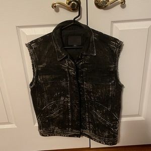 Guess men’s distressed denim vest size Medium